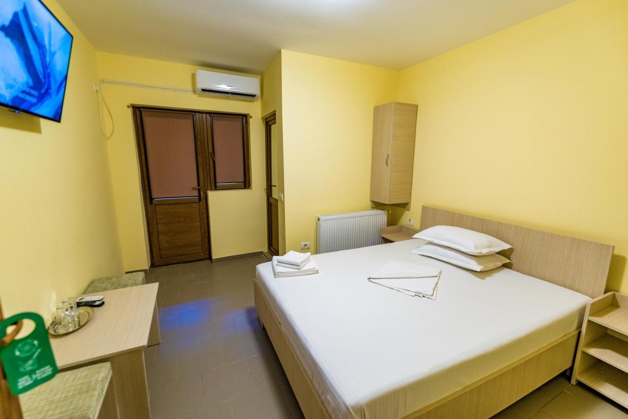 Micul Golf Otel Două Mai Dış mekan fotoğraf